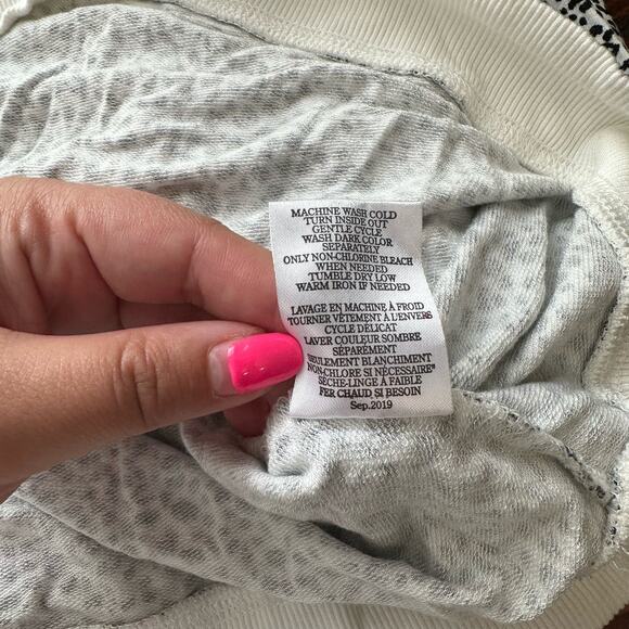 Z Supply White Black Leopard Pullover Sweatshirt Size Medium Cozy - Picture 8 of 9